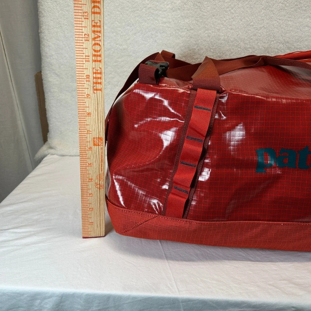 Patagonia Black Hole Duffel 55L Red Travel Bag Backpack Straps 49342 Rare